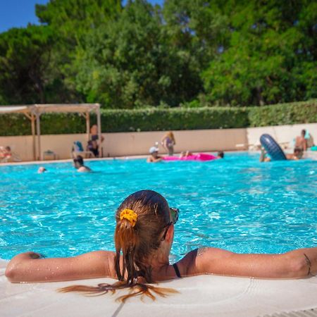 Camping La Sousta**** Remoulins Exterior foto