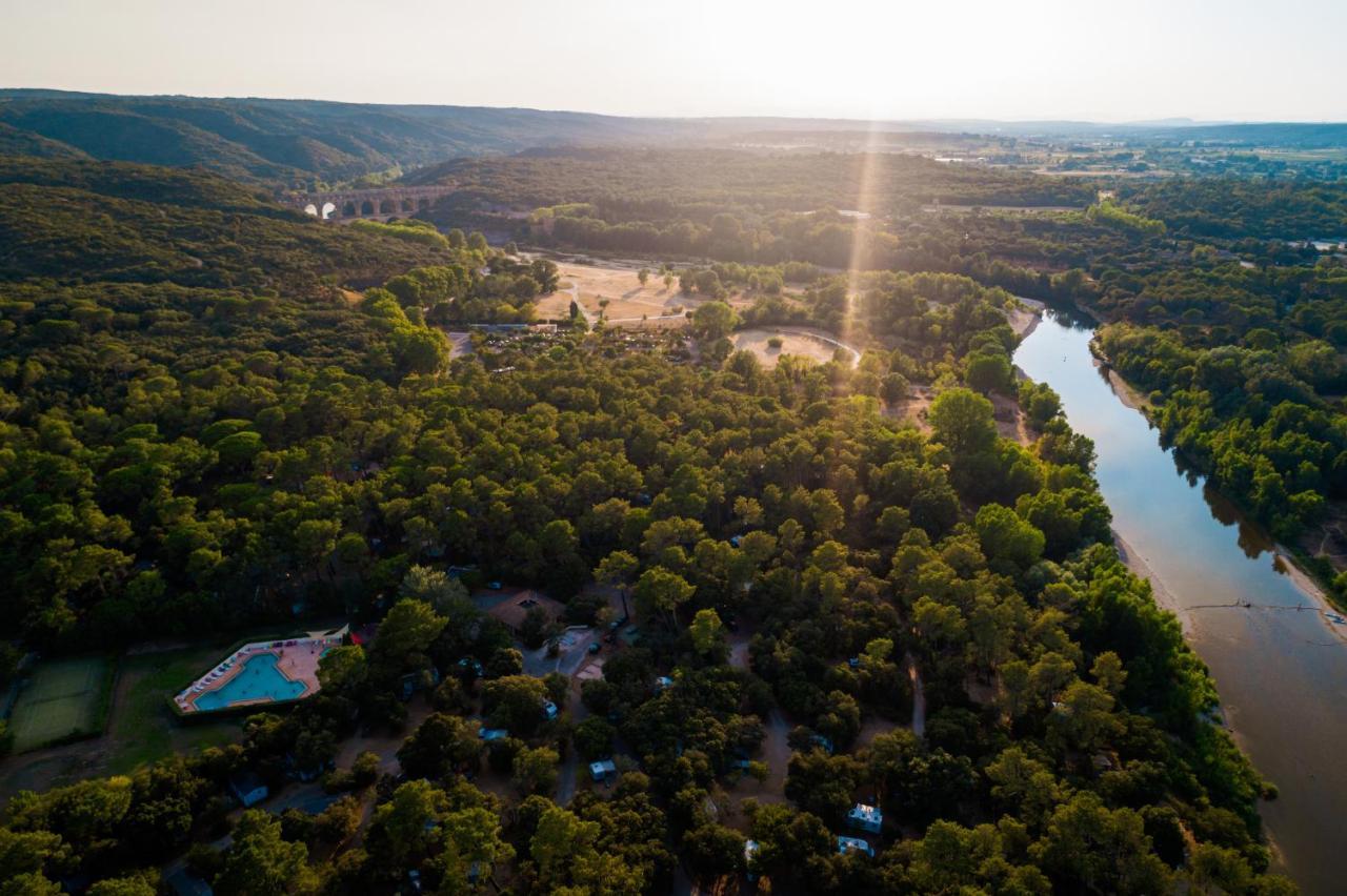 Camping La Sousta**** Remoulins Exterior foto