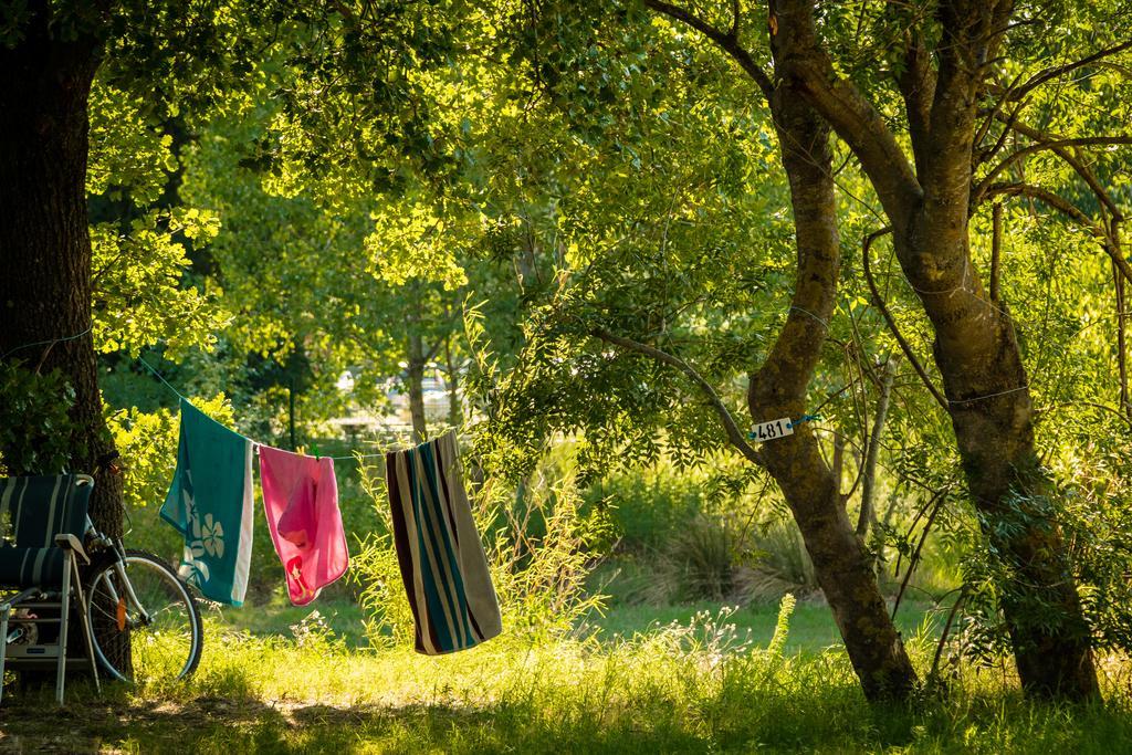Camping La Sousta**** Remoulins Exterior foto