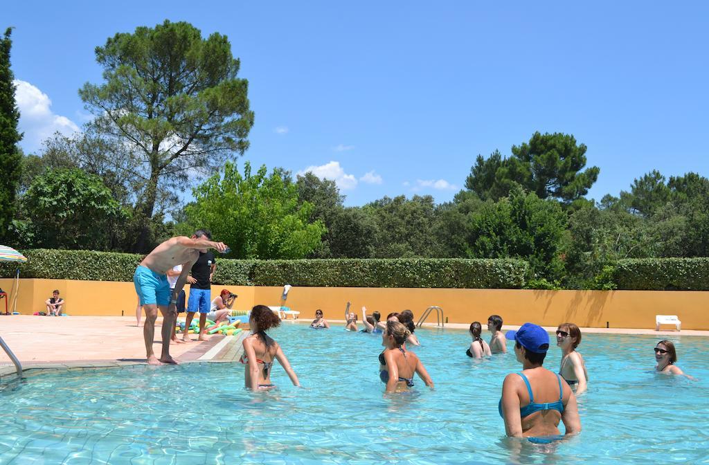 Camping La Sousta**** Remoulins Exterior foto
